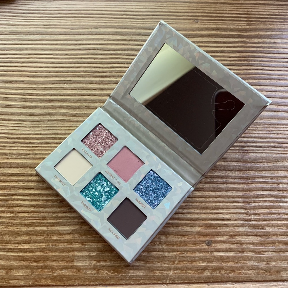 🎉HP🎉 New Urban Decay Stoned Vibes Mini Eyeshadow Palette